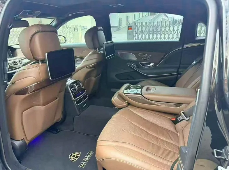 奔驰S 后面外观二