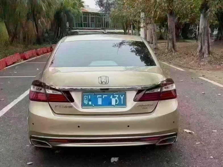 本田雅阁 内饰后排