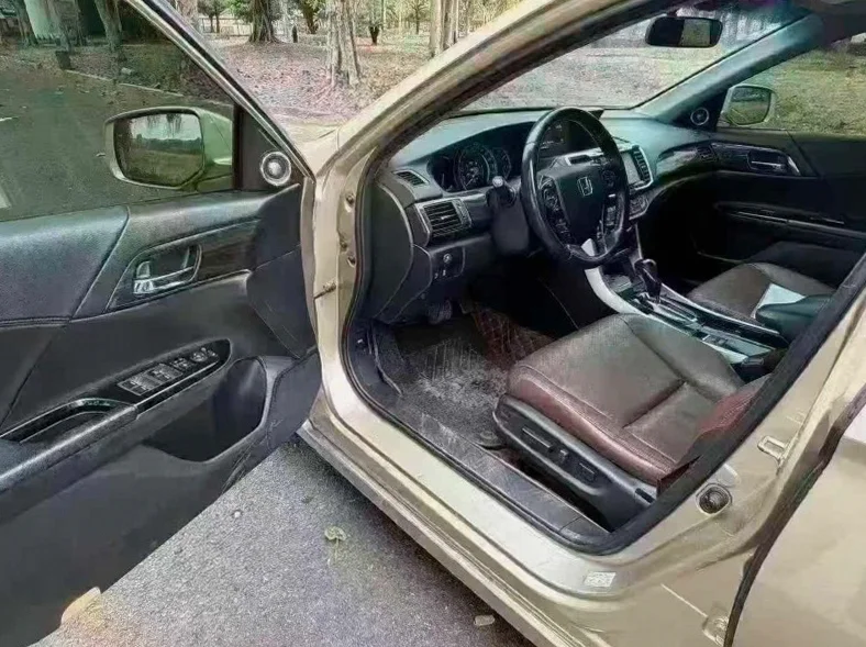 本田雅阁 后面外观一