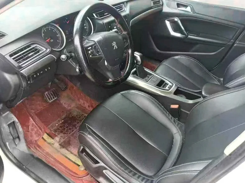 东风标致 后面外观一