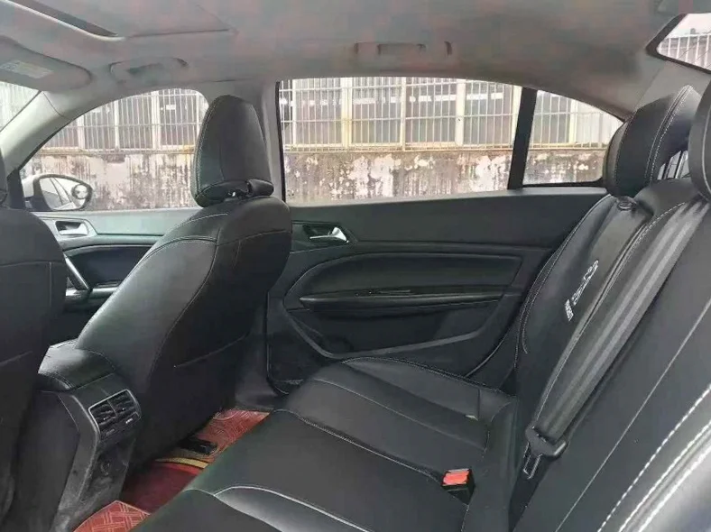 东风标致 后面外观三