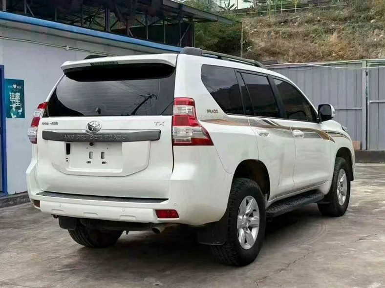 丰田普拉多 内饰后排