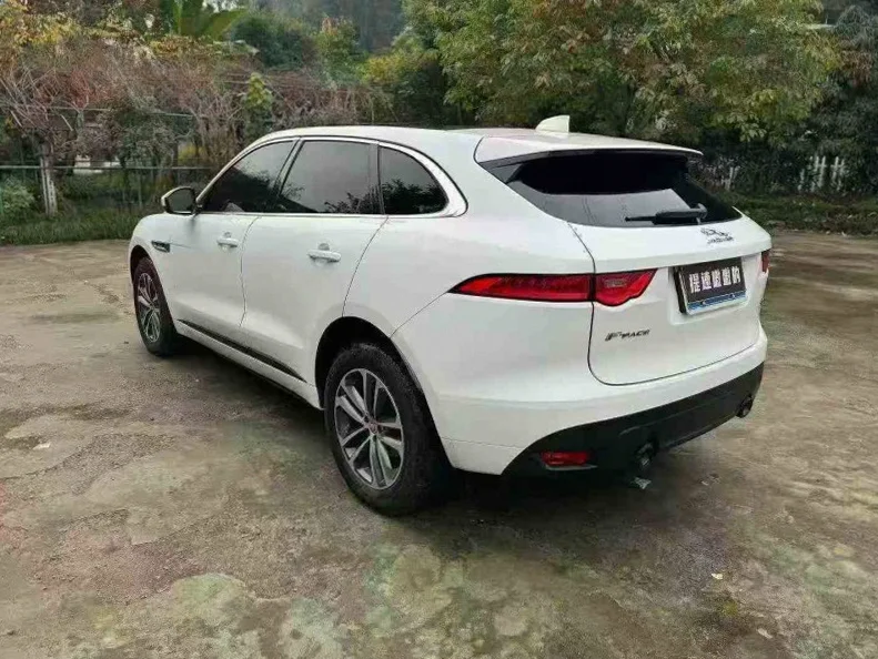 捷豹F-PACE 内饰后排