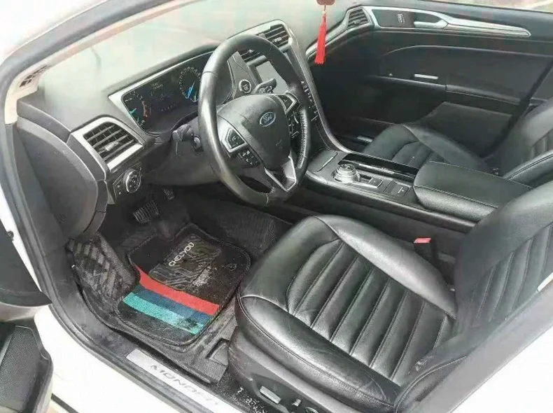 福特蒙迪欧 后面外观一