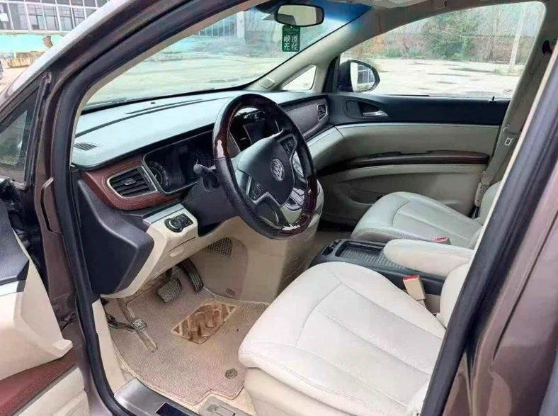 别克GL8 内饰后排