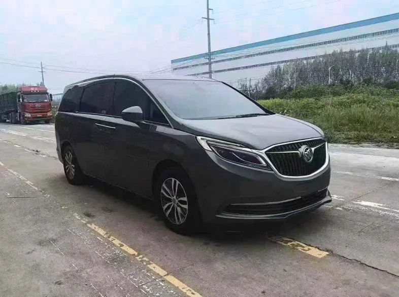 别克GL8 正面外观三