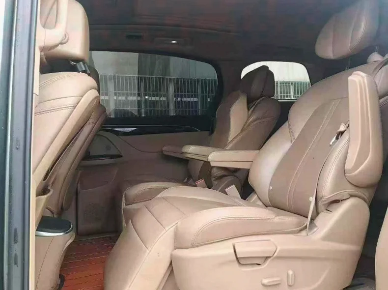 别克GL8 后面外观二