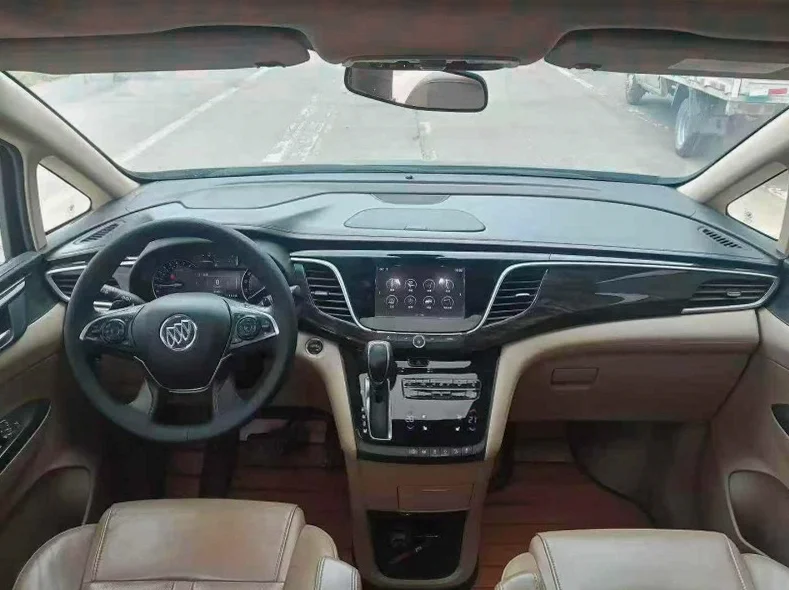 别克GL8 后面外观三