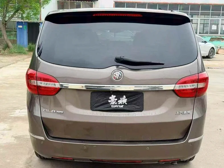 别克GL8 后面外观一