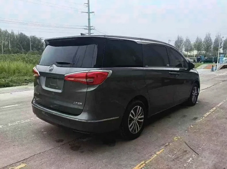 别克GL8 内饰前排