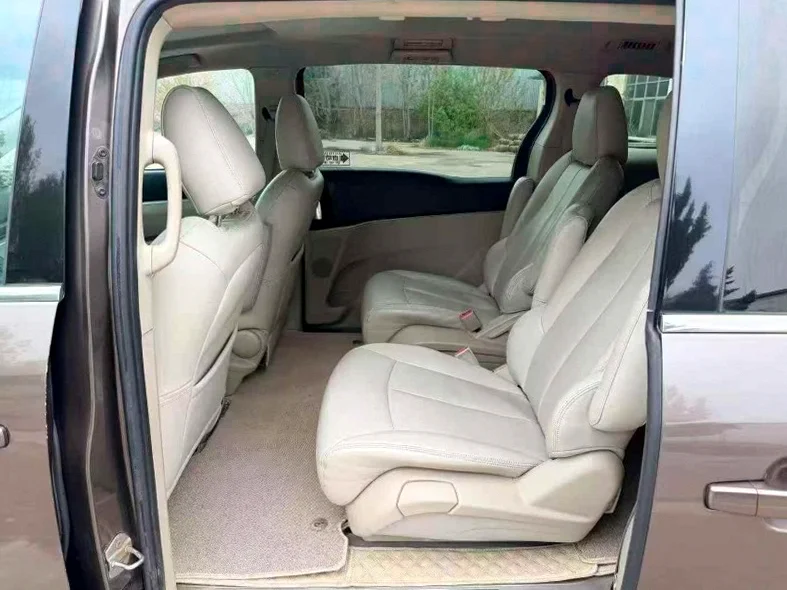 别克GL8 后面外观三