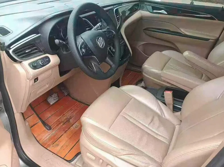 别克GL8 后面外观一