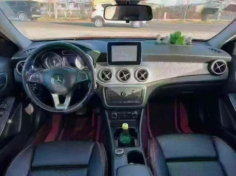 奔驰GLA 后面外观一