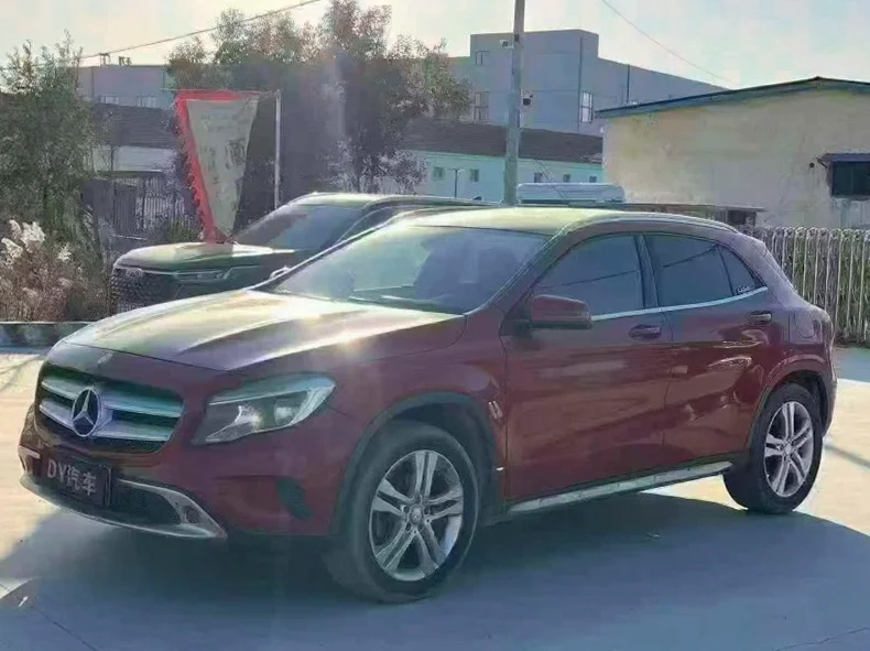奔驰GLA 正面外观二