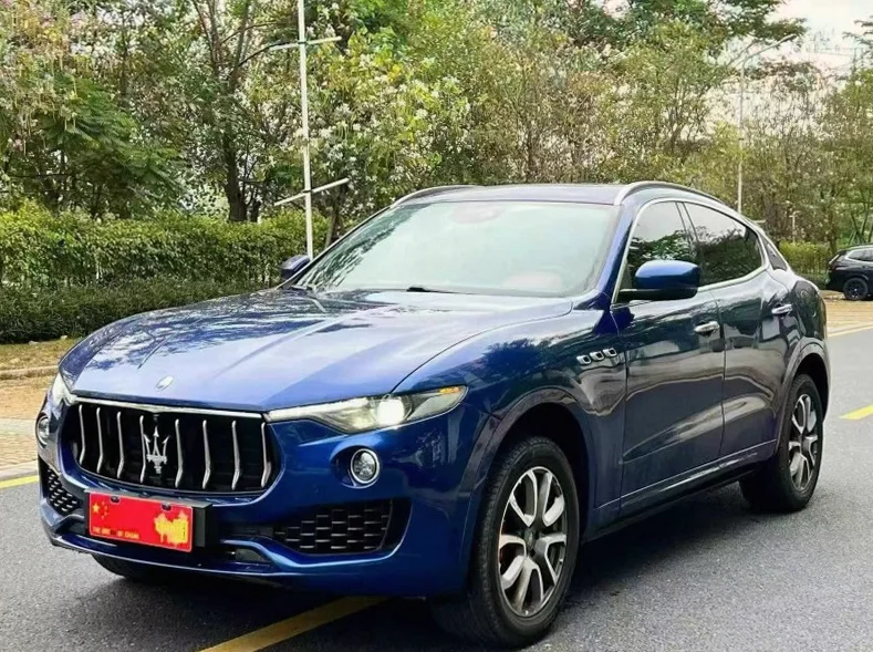 玛莎拉蒂Levante 正面外观二