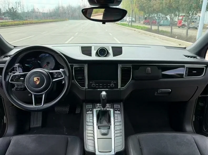 保时捷Macan 后面外观三