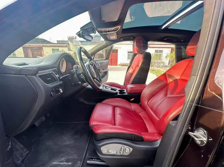 保时捷Macan 后面外观三