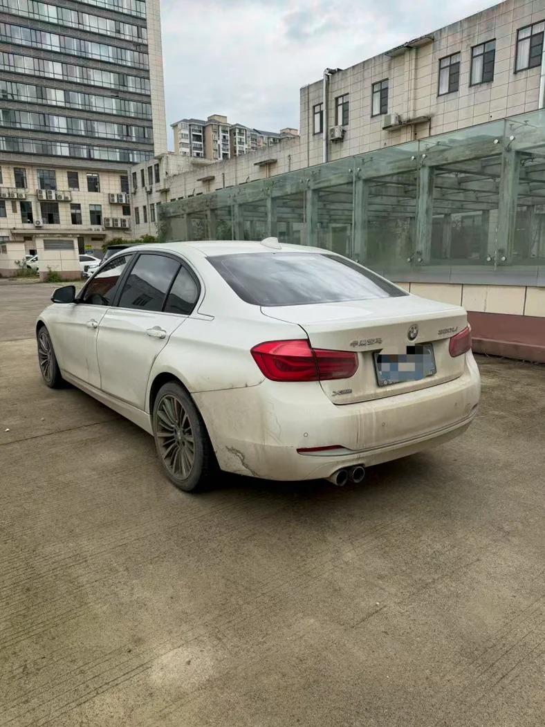 宝马3系 内饰后排