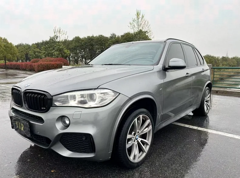 宝马X5 正面外观三