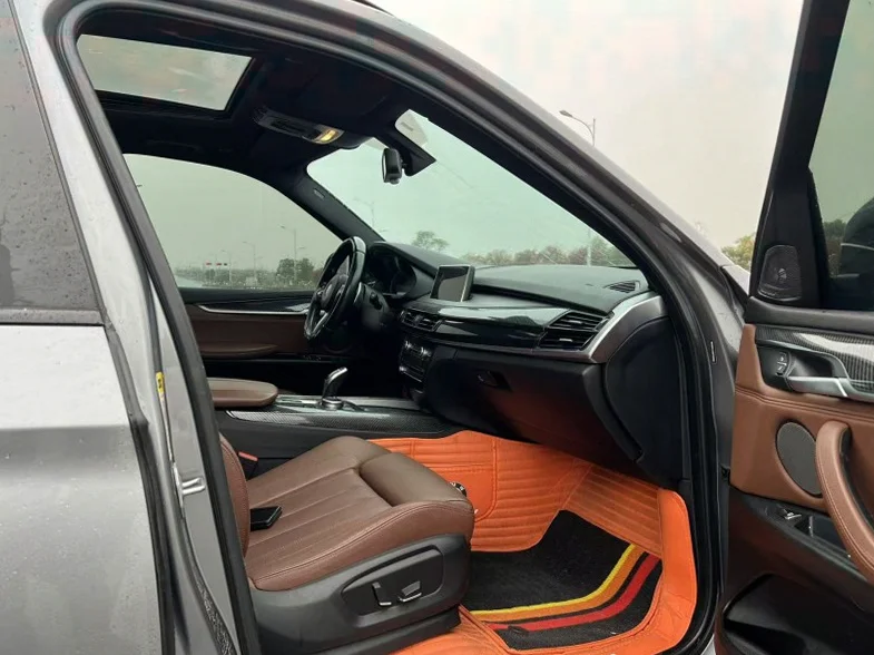 宝马X5 后面外观三