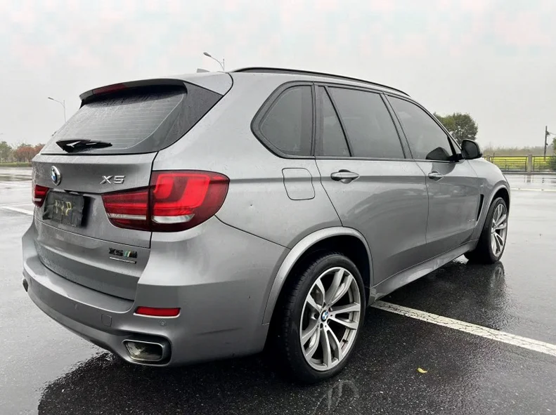 宝马X5 内饰后排