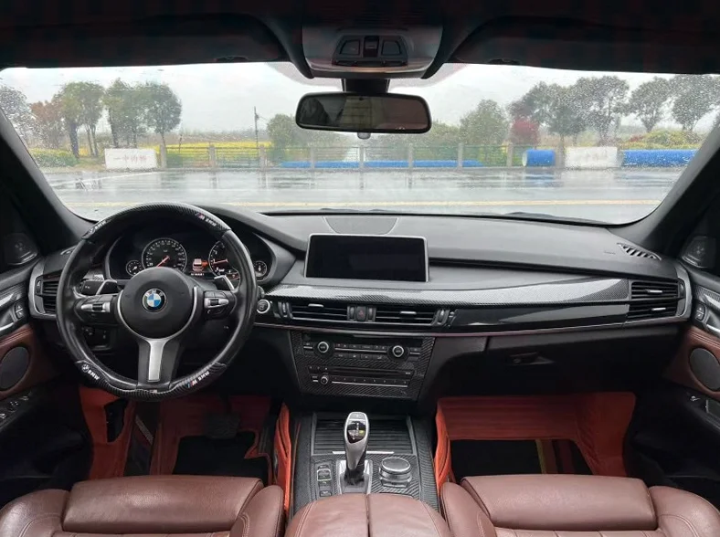 宝马X5 内饰前排