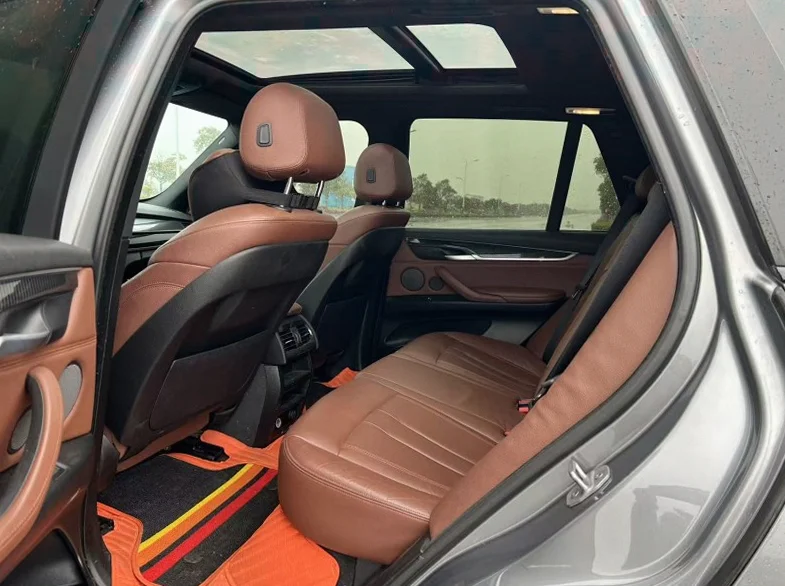 宝马X5 后面外观二