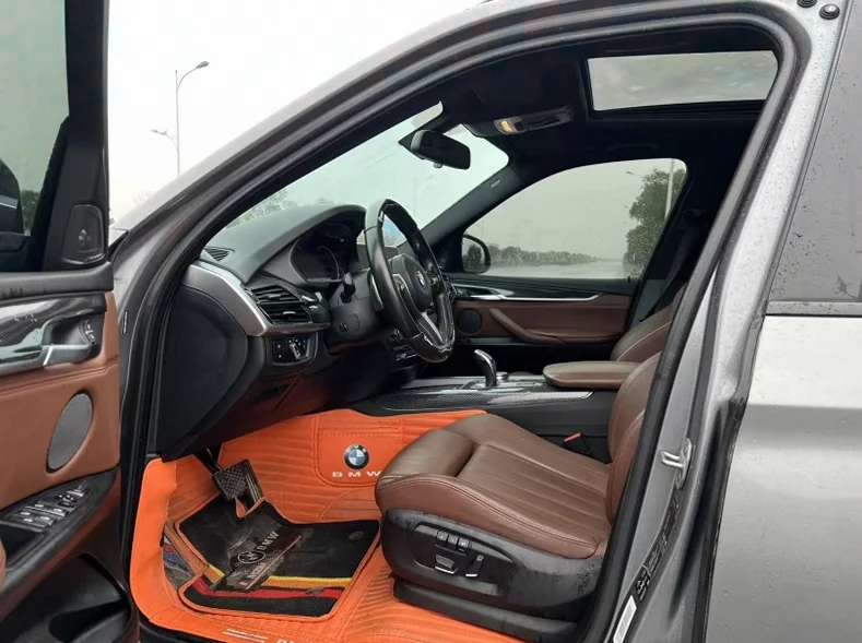 宝马X5 后面外观一