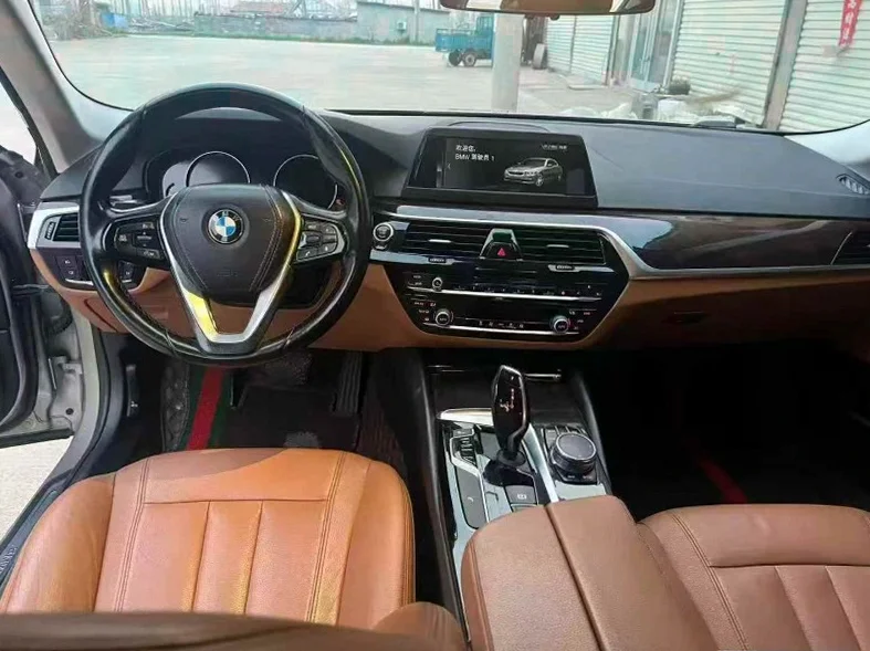 宝马5系 后面外观一