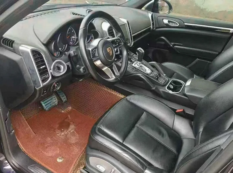 保时捷卡宴 后面外观一