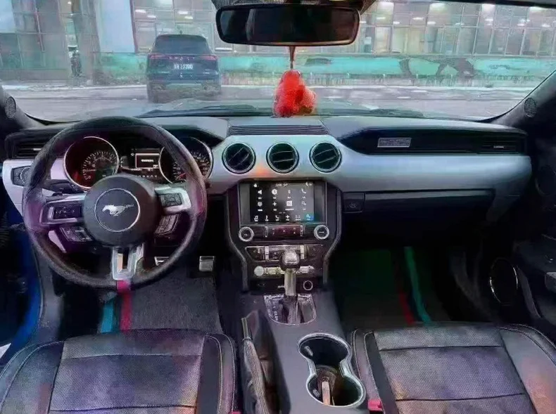 福特野马 驾驶室