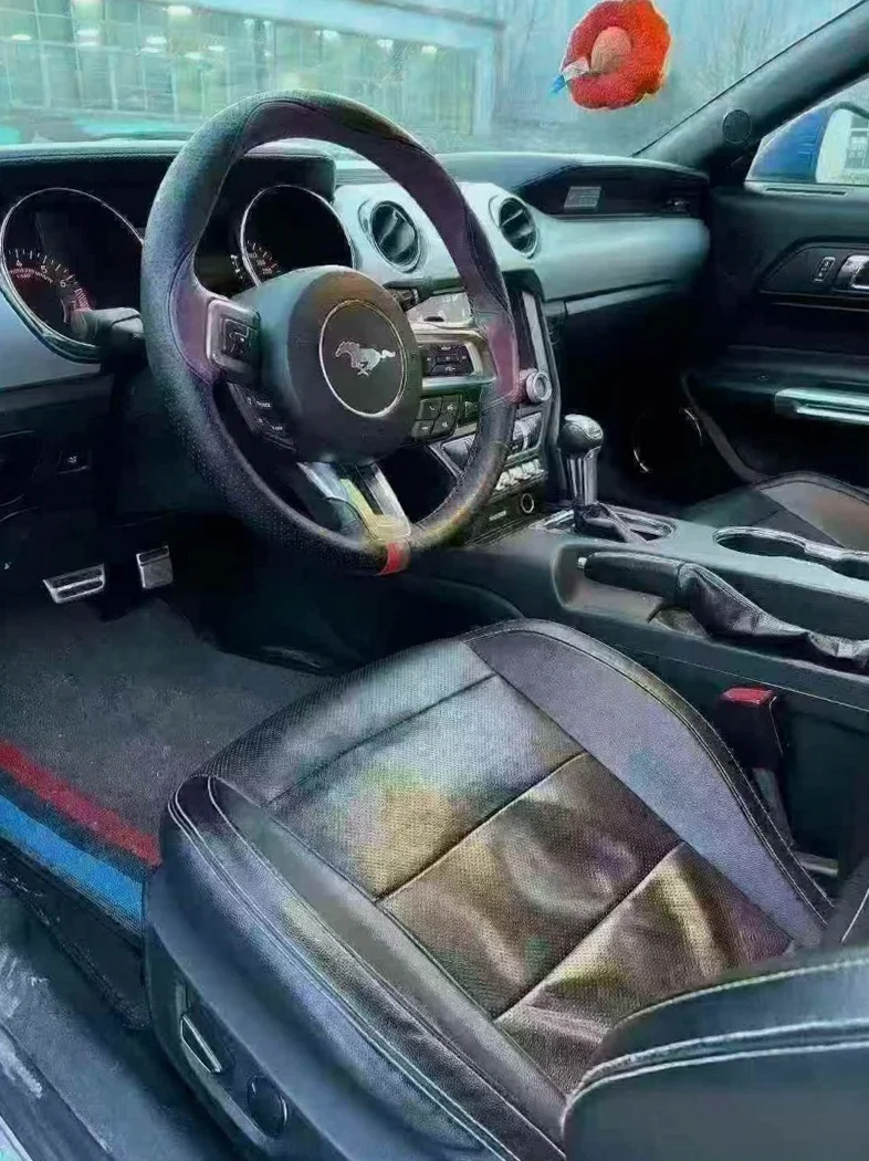 福特野马 后面外观一