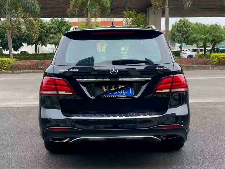 奔驰GLE 内饰后排