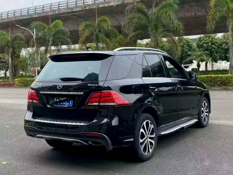 奔驰GLE 后面外观三