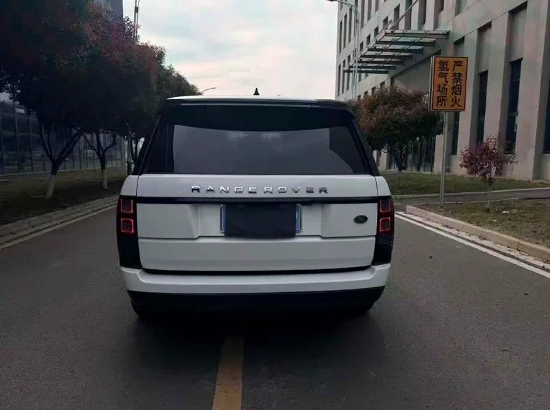 路虎揽胜行政 后面外观一