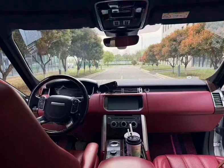 路虎揽胜行政 驾驶室
