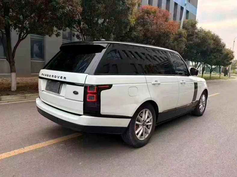 路虎揽胜行政 内饰后排