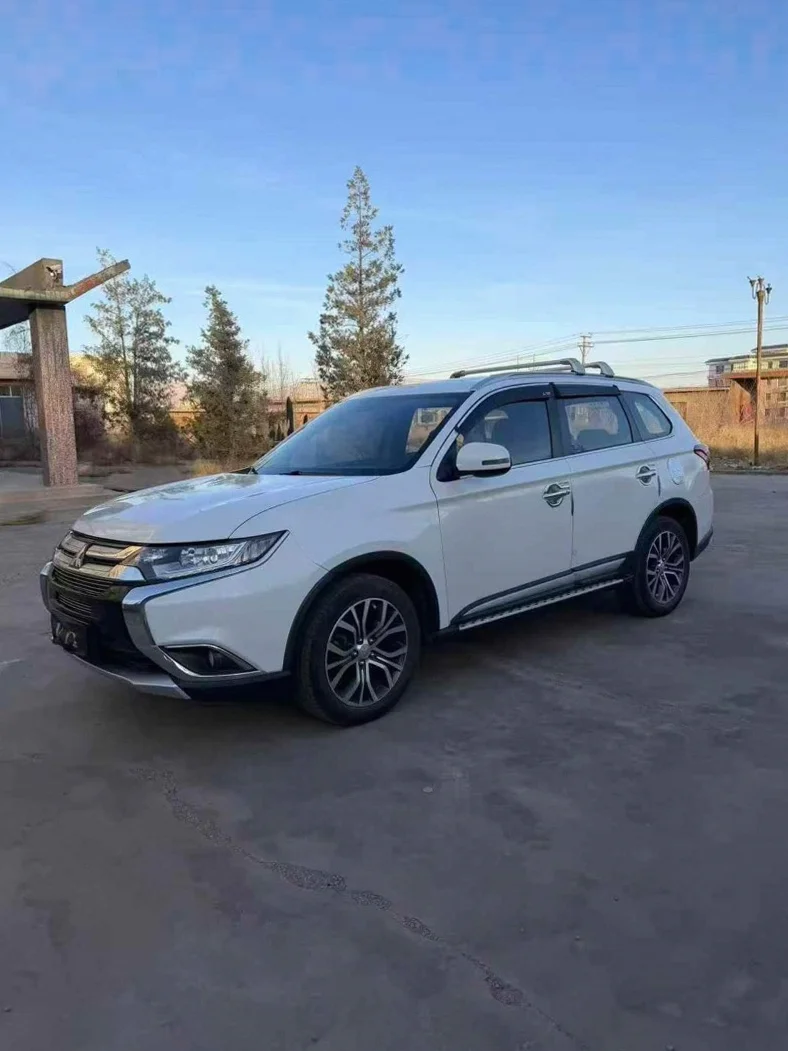 三菱欧蓝德 正面外观二