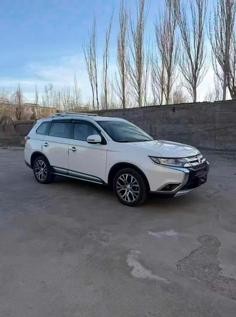 三菱欧蓝德 正面外观三