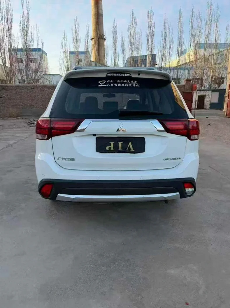 三菱欧蓝德 驾驶室