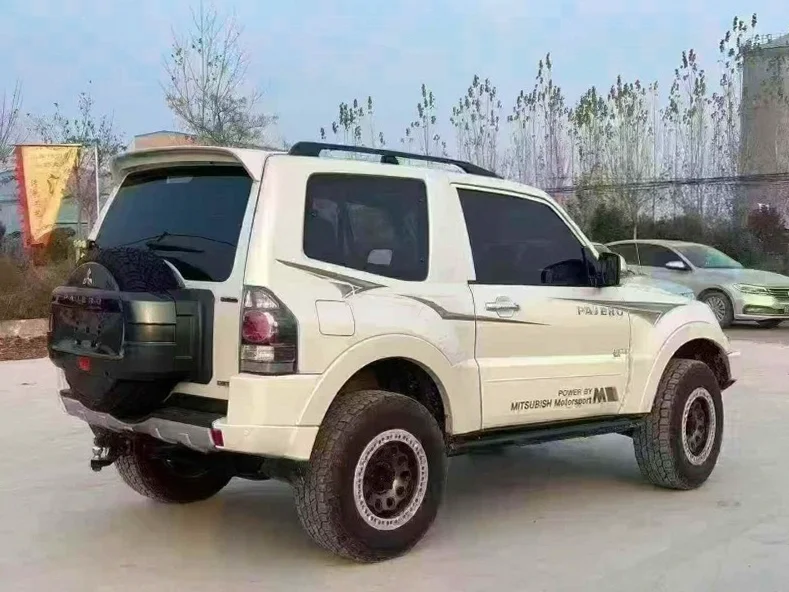 三菱帕杰罗 内饰后排