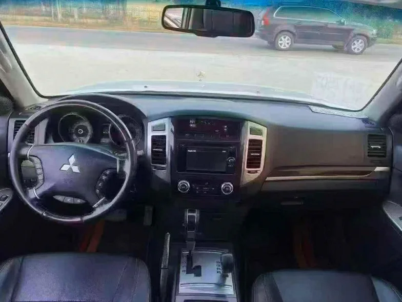 三菱帕杰罗 后面外观三