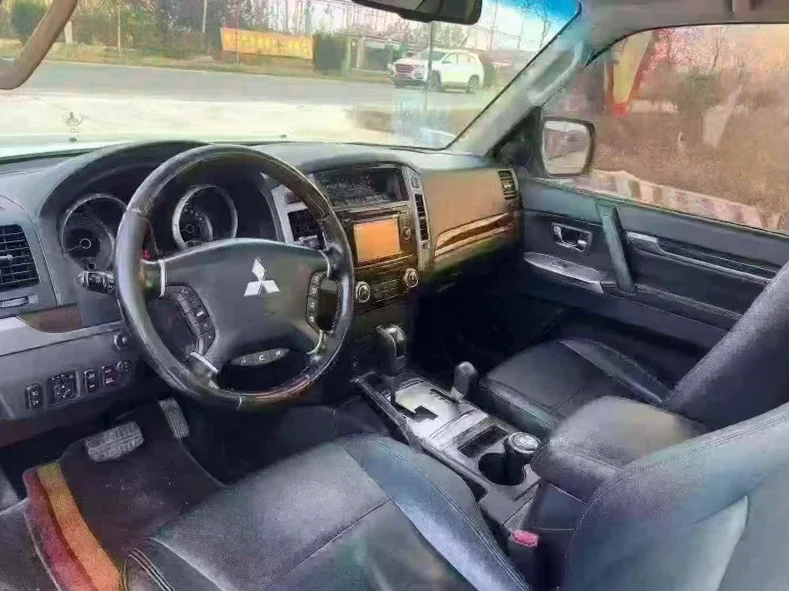 三菱帕杰罗 后面外观二