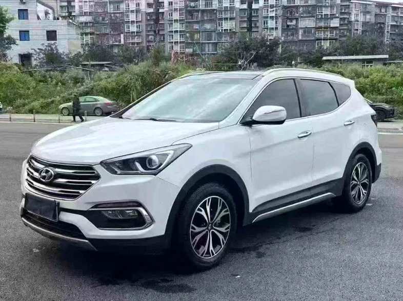 现代新胜达 正面外观三