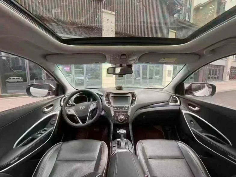 现代新胜达 后面外观三