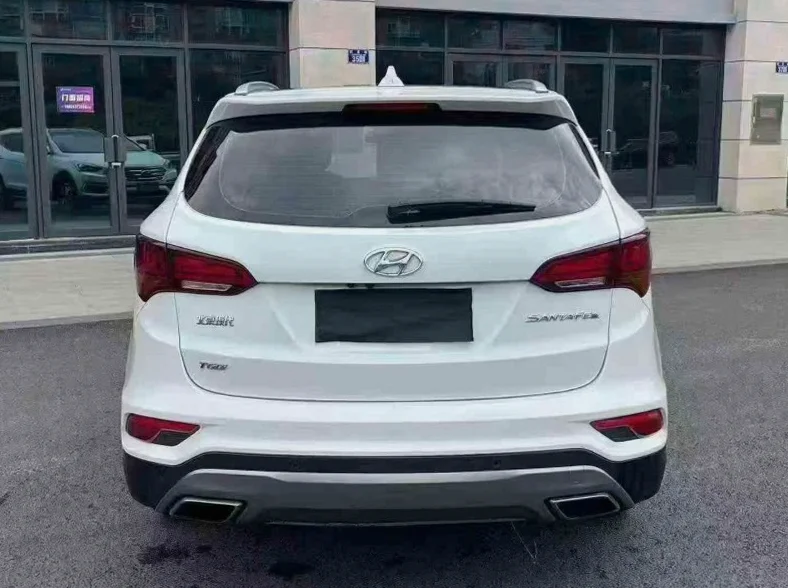 现代新胜达 内饰后排