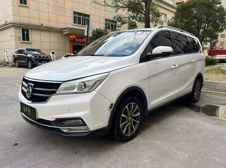 宝骏730 正面外观二