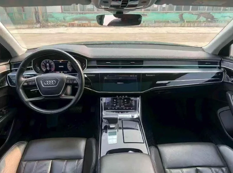 奥迪A8L 后面外观三