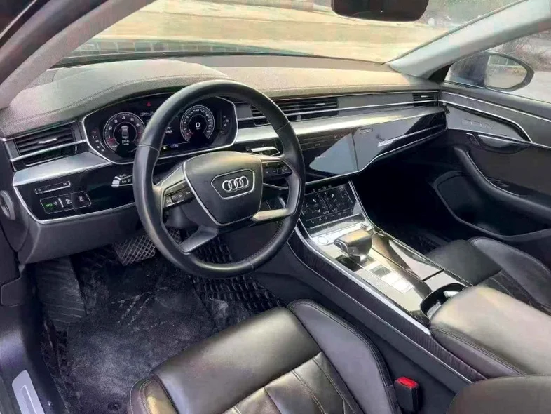 奥迪A8L 后面外观一