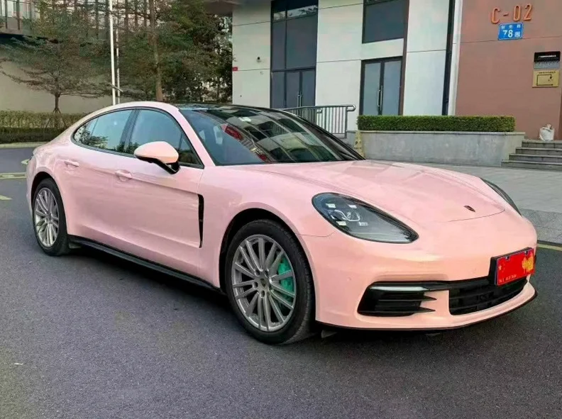 保时捷帕拉梅拉 正面外观三